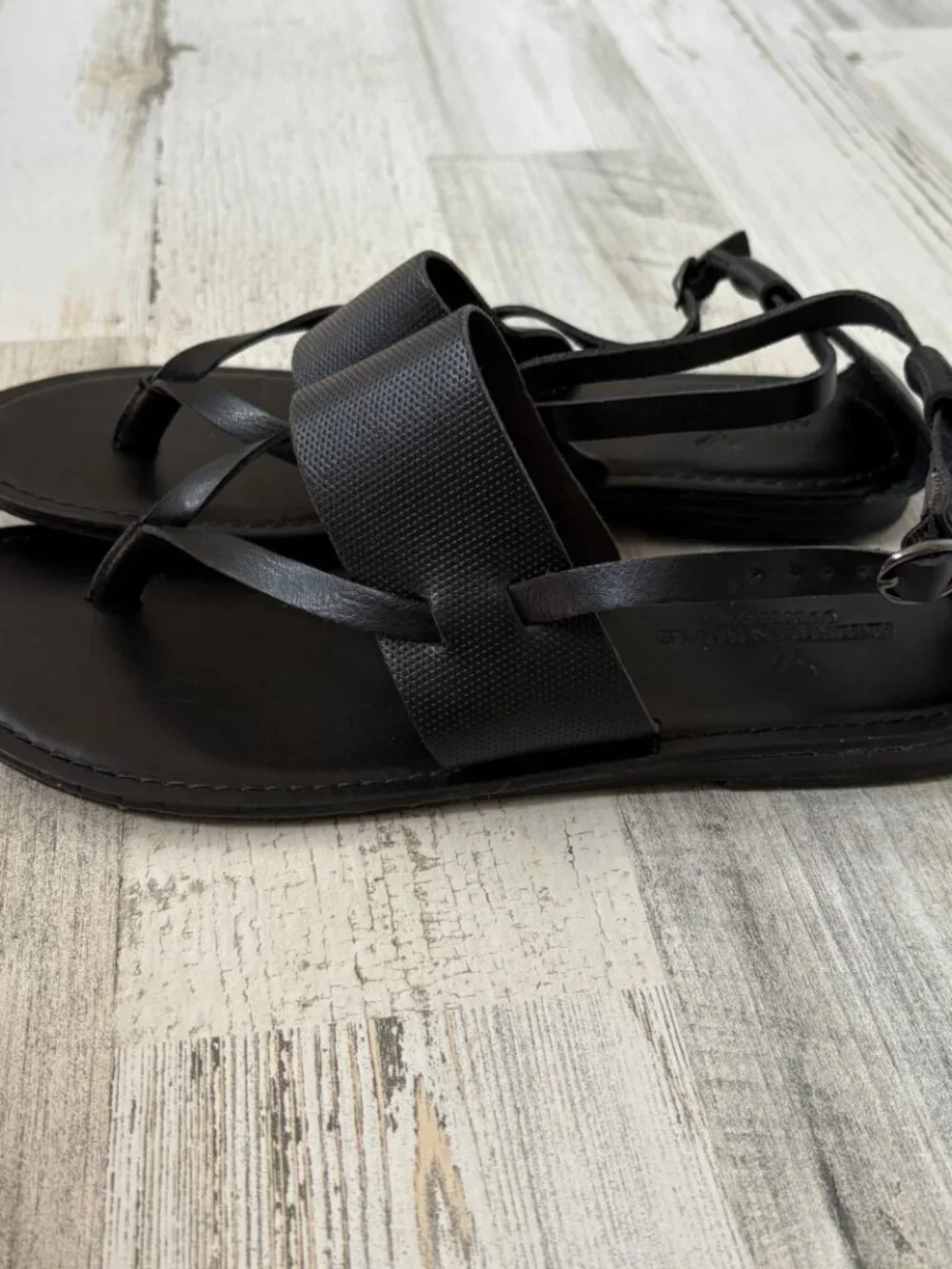 American Eagle Women's Size 8 Black Flat Sandals Ankle Strap Thong Faux Lthr